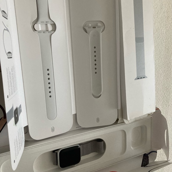 Apple Watch SE 40MM with Silver Milanese Band and White Sport Band - Picture 7 of 7